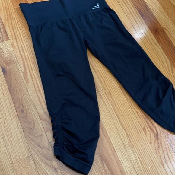 Academy Ltd black scrunch cropped leggings medium - Picture 7 of 11